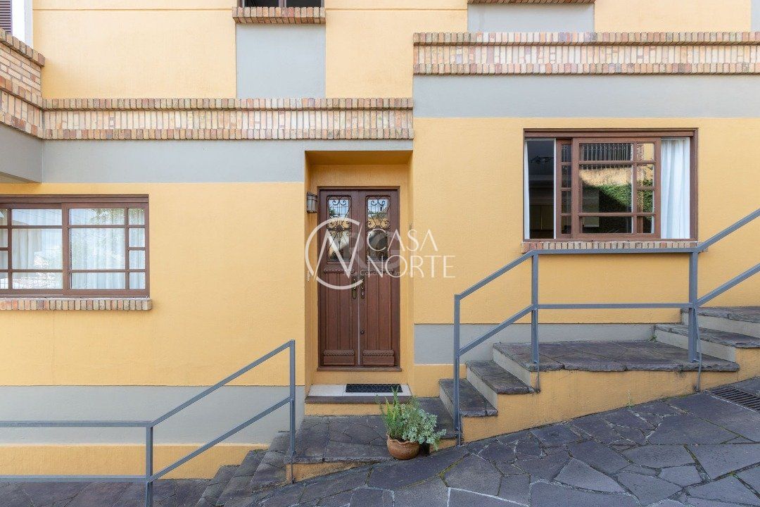 Casa de Condomínio à venda com 3 quartos, 210m², 2 suítes, 4 vagas, Rua Edgar Luiz Schneider no bairro Jardim Isabel em Porto Alegre
