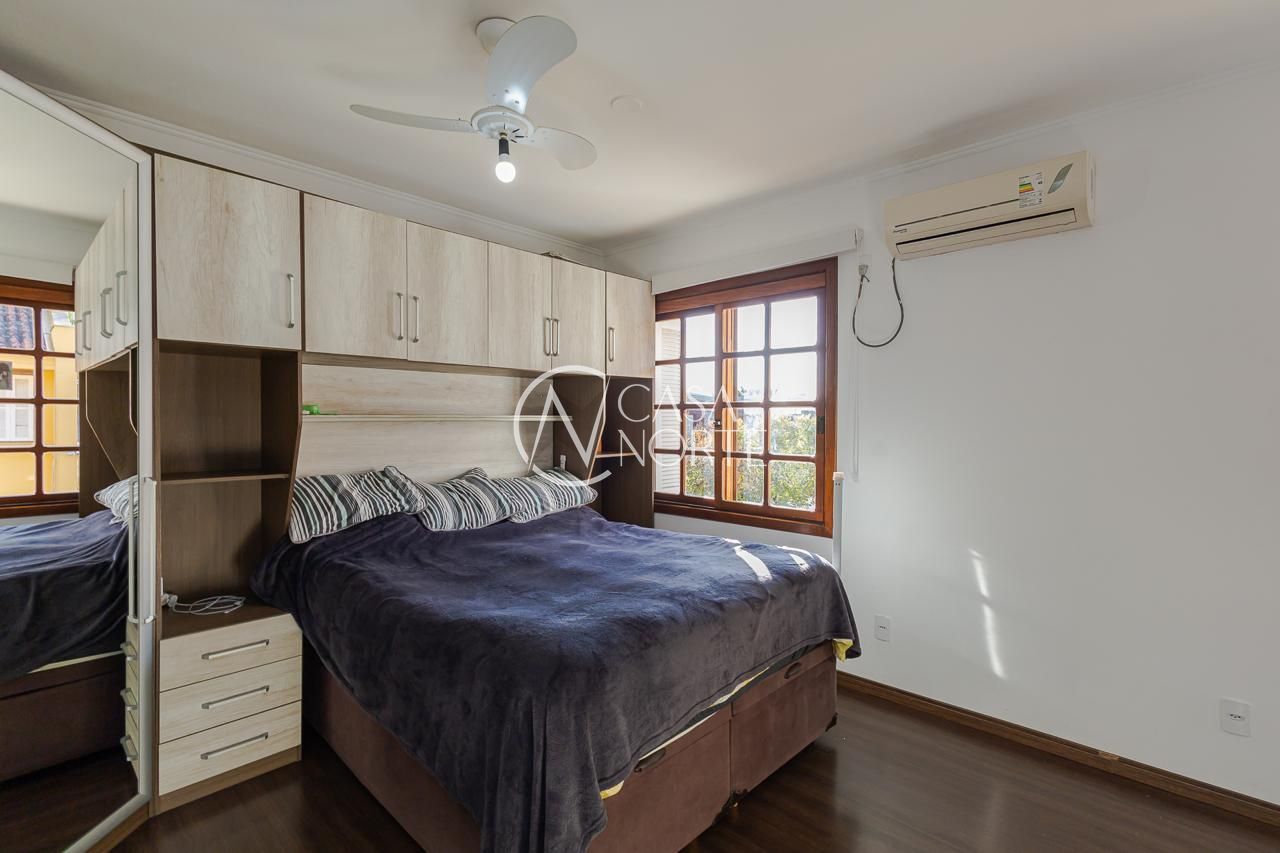 Casa de Condomínio à venda com 2 quartos, 117m², 1 suíte, 1 vaga, Rua Gen. Gomes Carneiro no bairro Medianeira em Porto Alegre