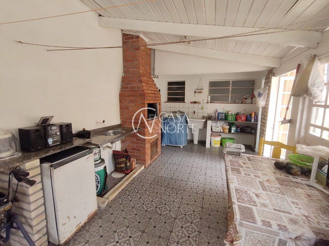 Casa à venda com 4 quartos, 200m², 1 suíte, 3 vagas, Rua Olecio Cavedini no bairro Espírito Santo em Porto Alegre
