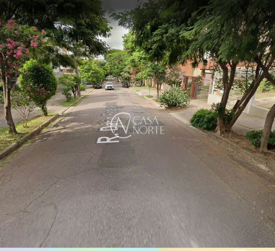 Casa à venda com 4 quartos, 150m², 2 suítes, 2 vagas, Rua Dário Pederneiras no bairro Bela Vista em Porto Alegre