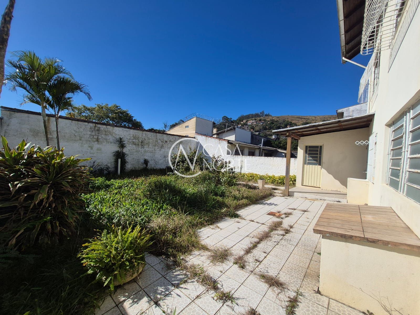 Casa à venda com 4 quartos, 280m², 1 suíte, 2 vagas, Rua dos Apóstolos no bairro Nonoai em Porto Alegre