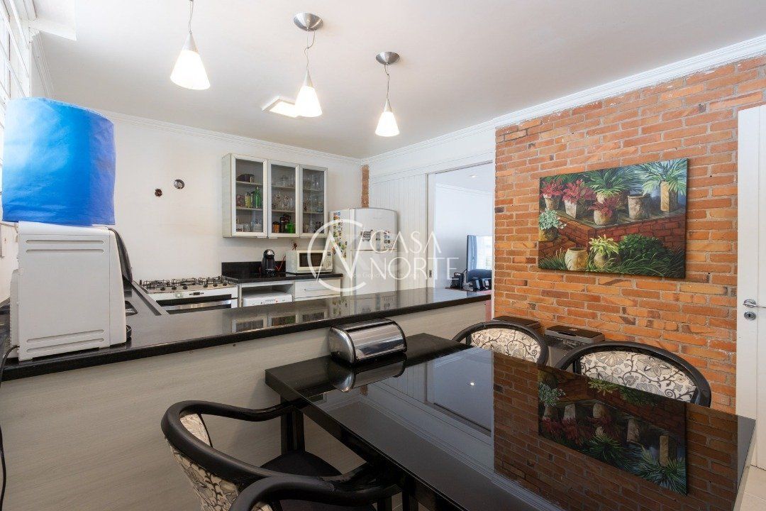 Casa à venda com 5 quartos, 312m², 3 suítes, 6 vagas, Rua Simao Bolivar no bairro Vila Conceição em Porto Alegre