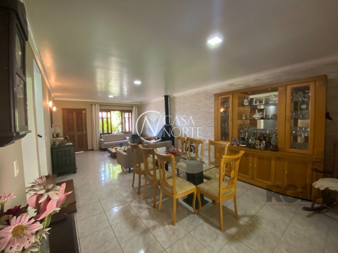 Casa à venda com 4 quartos, 360m², 4 suítes, 4 vagas, Rua Landel de Moura no bairro Tristeza em Porto Alegre