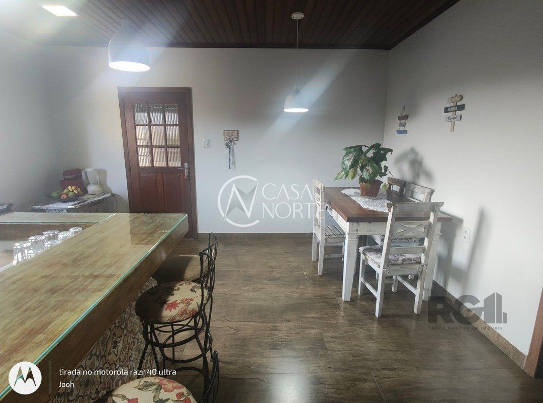 Casa à venda com 2 quartos, 120m², 3 vagas, Rua Maria da Cunha Koller no bairro Belém Novo em Porto Alegre