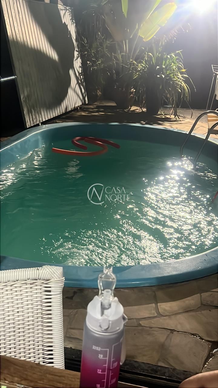 Casa à venda com 3 quartos, 100m², 1 suíte, 4 vagas, Rua Silvio Silveira Soares no bairro Cavalhada em Porto Alegre