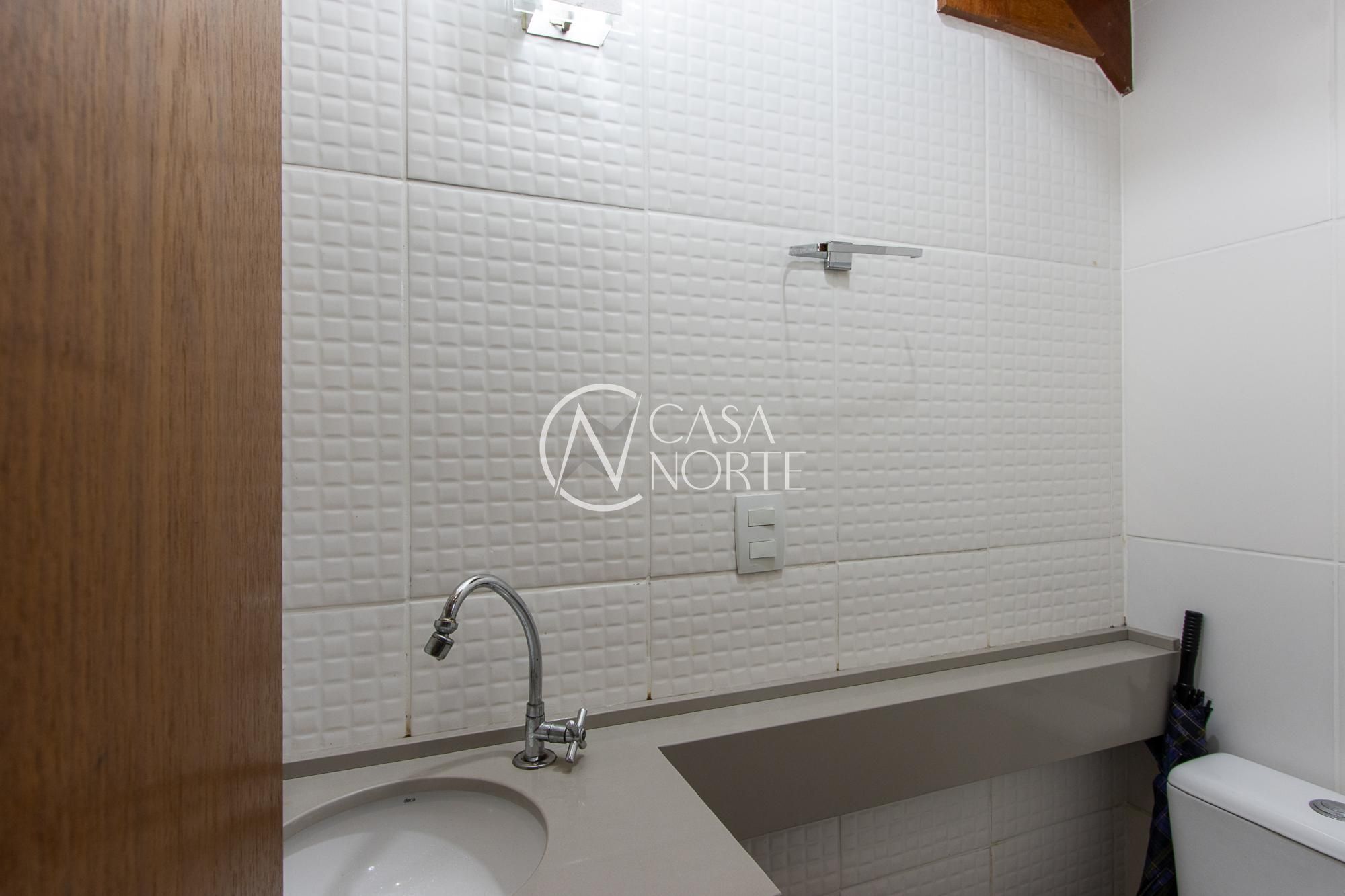 Casa de Condomínio à venda com 3 quartos, 218m², 1 suíte, 2 vagas, Rua Doutor Pio Ângelo no bairro Ipanema em Porto Alegre