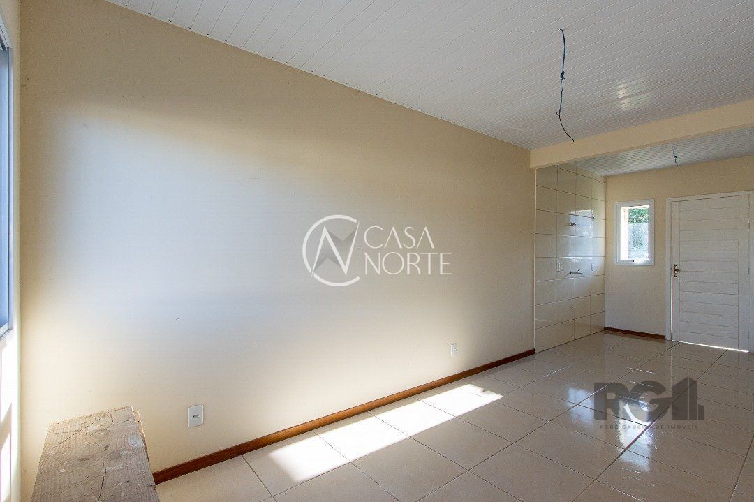 Casa à venda com 2 quartos, 53m², 2 vagas, Rua Nair Garcia Martins no bairro Restinga em Porto Alegre