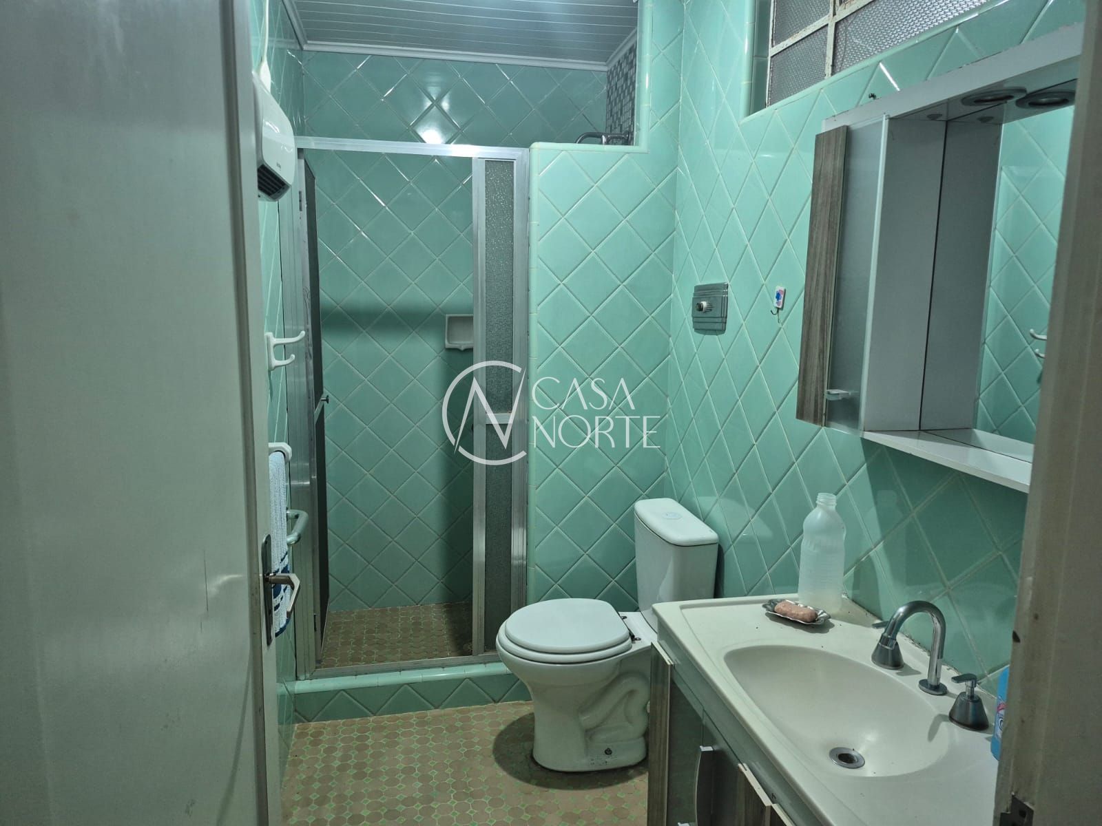 Casa à venda com 2 quartos, 93m², 1 suíte, 4 vagas, Rua Doutor Mário Totta no bairro Tristeza em Porto Alegre