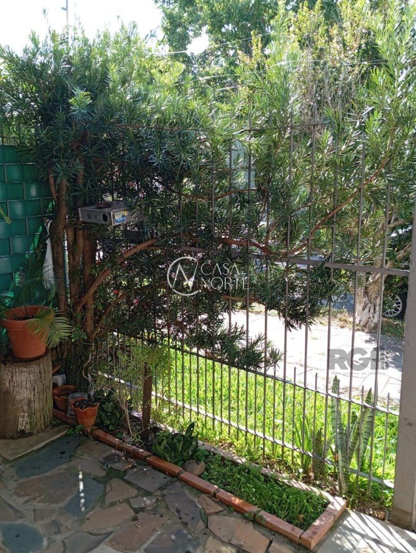 Casa de Condomínio à venda com 3 quartos, 105m², 1 suíte, 1 vaga, Rua Itapitocaí no bairro Cristal em Porto Alegre