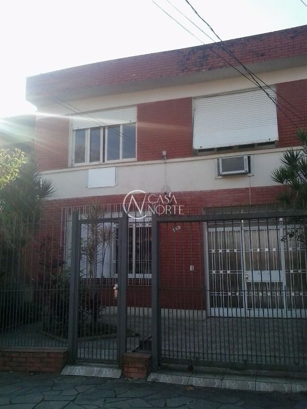 Casa à venda com 5 quartos, 250m², 6 vagas, Rua Comendador Rodolfo Gomes no bairro Menino Deus em Porto Alegre