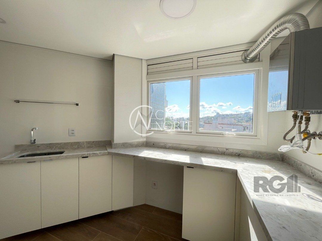 Apartamento à venda com 3 quartos, 117m², 1 suíte, 1 vaga, Rua Inhanduí no bairro Cristal em Porto Alegre