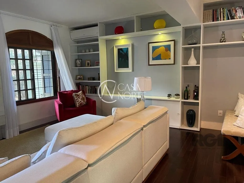 Casa à venda com 5 quartos, 300m², 3 suítes, 2 vagas, Rua Menezes Paredes no bairro Nonoai em Porto Alegre