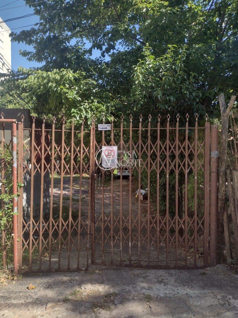 Terreno à venda  com 1887m², Rua Doutor Pereira Neto no bairro Tristeza em Porto Alegre