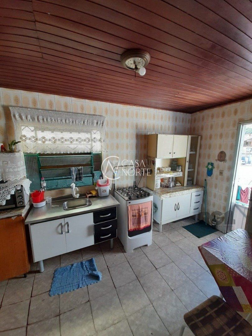 Casa à venda com 2 quartos, 60m², Rua Ursa Maior no bairro Cristal em Porto Alegre