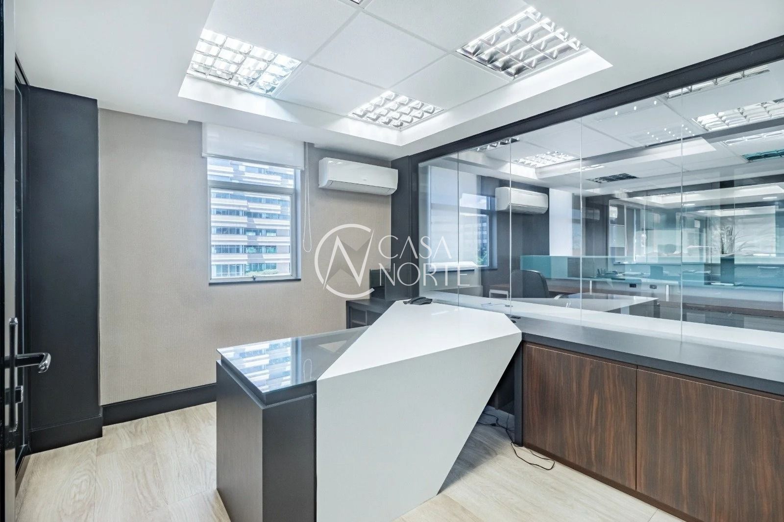 Conjunto Comercial à venda com 3 quartos, 218m², 4 vagas, Rua Celeste Gobbato no bairro Praia de Belas em Porto Alegre