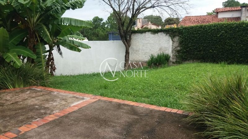 Casa à venda com 3 quartos, 239m², 2 vagas, Rua Fernando Cunha no bairro Cavalhada em Porto Alegre