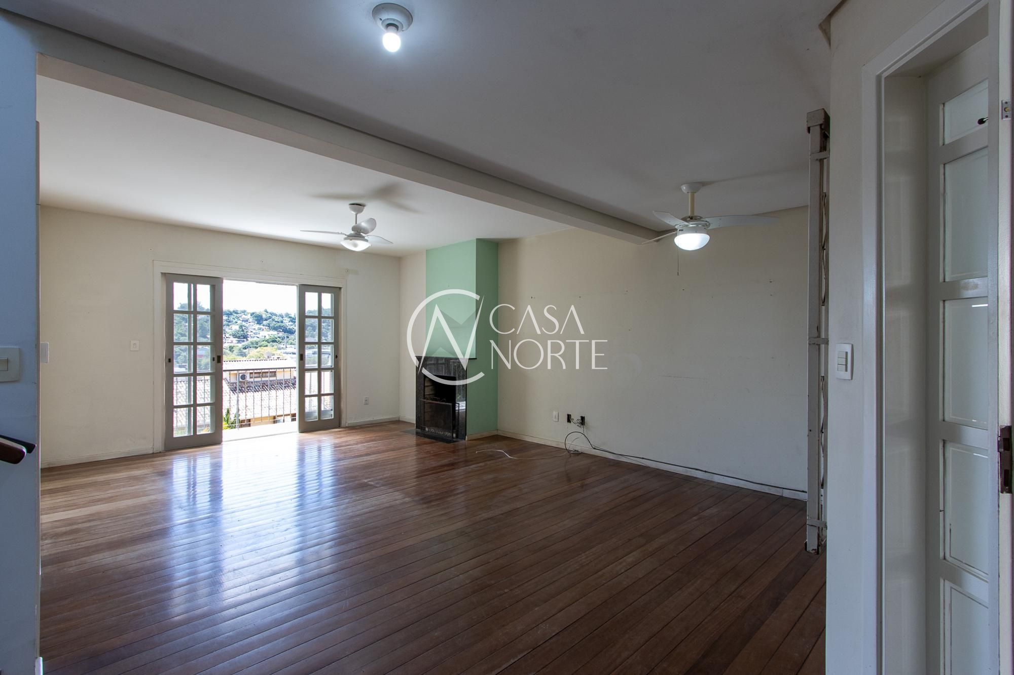 Casa à venda com 3 quartos, 180m², 4 vagas, Rua Professor Antônio José Remião no bairro Espírito Santo em Porto Alegre