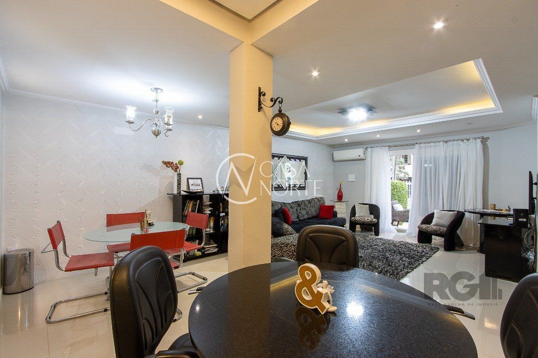 Casa à venda com 3 quartos, 267m², 1 suíte, 3 vagas, Rua Elias Bothome no bairro Jardim Itu em Porto Alegre