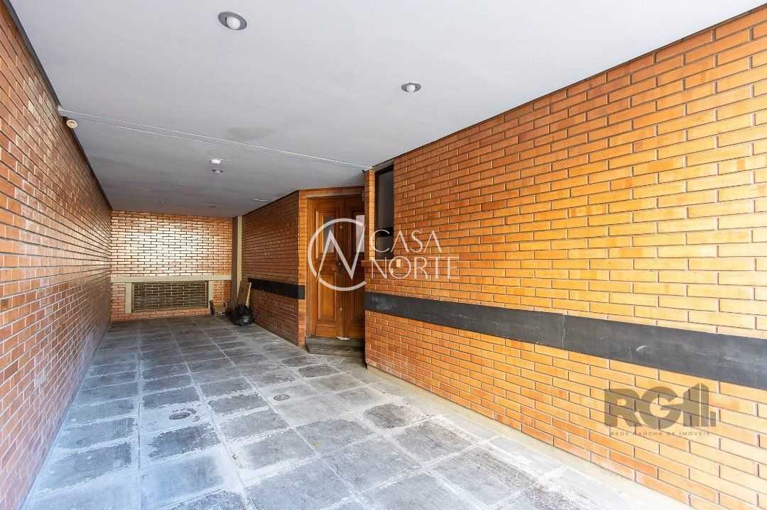 Casa de Condomínio à venda com 3 quartos, 359m², 1 suíte, 4 vagas, Avenida Jacui no bairro Cristal em Porto Alegre