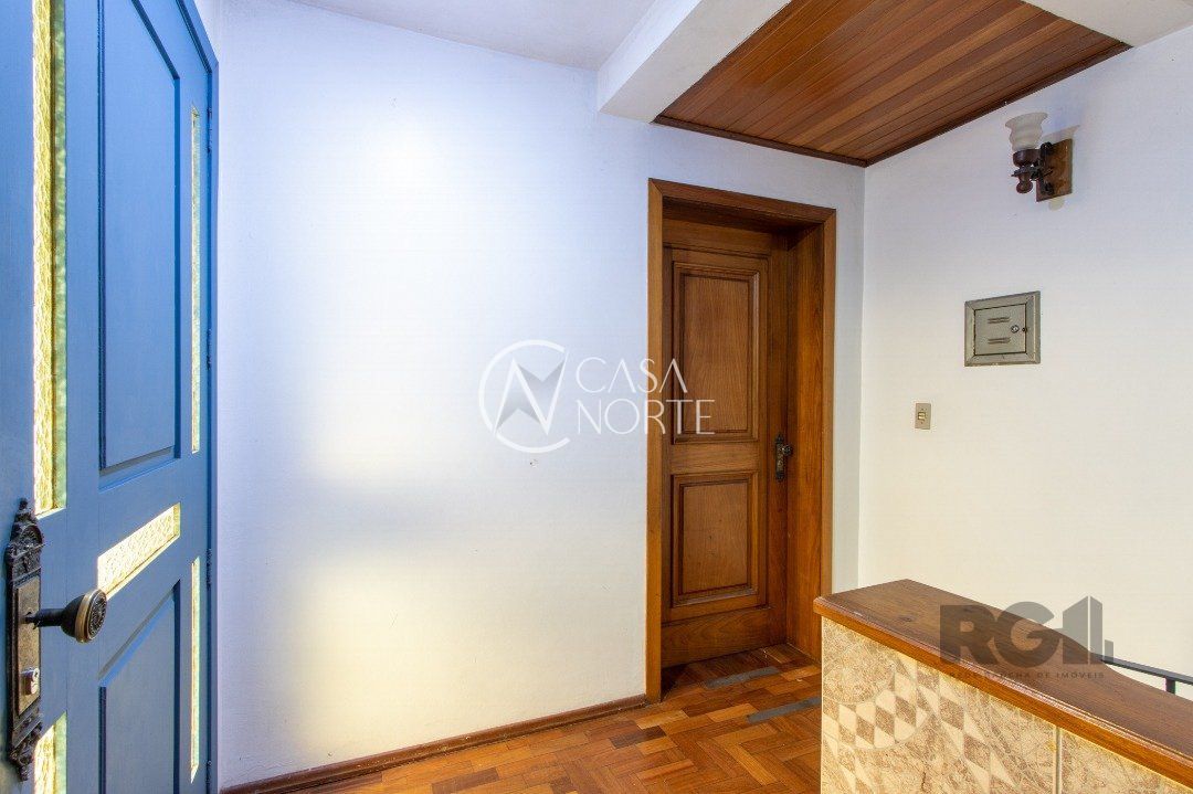 Casa à venda com 4 quartos, 340m², 1 suíte, 3 vagas, Avenida Fábio Araújo Santos no bairro Nonoai em Porto Alegre