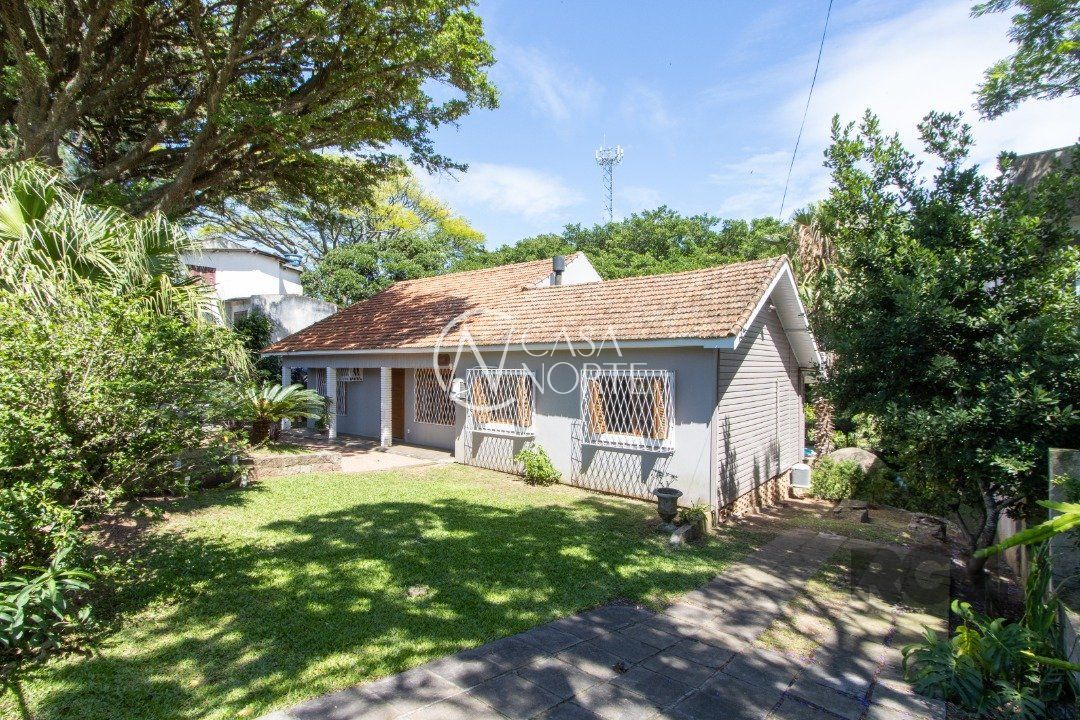 Casa à venda com 4 quartos, 218m², 1 suíte, 7 vagas, Rua dos Guaranis no bairro Espírito Santo em Porto Alegre