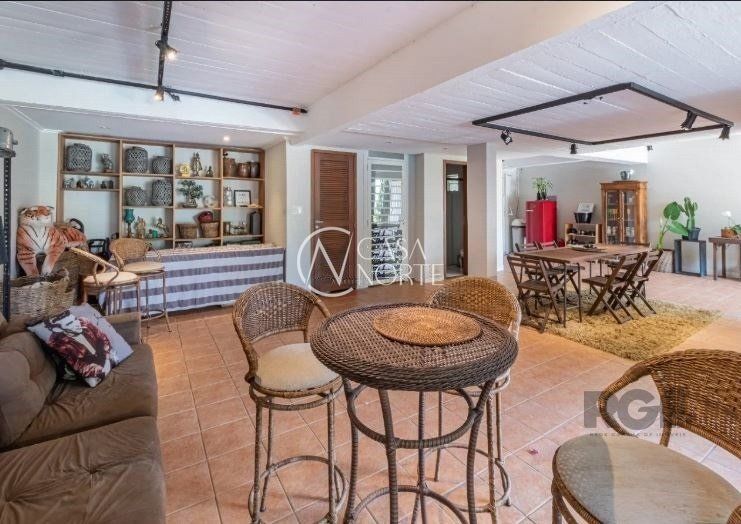 Casa à venda com 3 quartos, 350m², 1 suíte, 3 vagas, Rua Padre João Batista Reus no bairro Vila Conceição em Porto Alegre