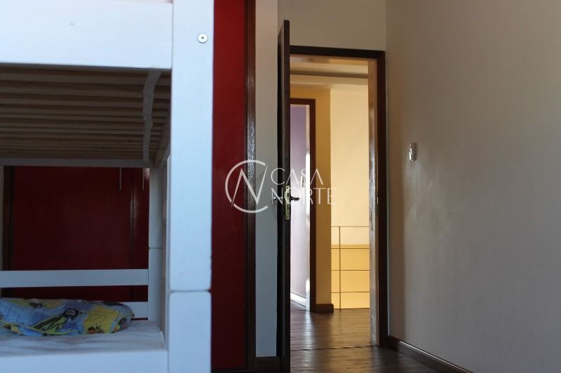 Casa à venda com 4 quartos, 255m², 1 suíte, 2 vagas, Rua Padre João Batista Reus no bairro Vila Conceição em Porto Alegre