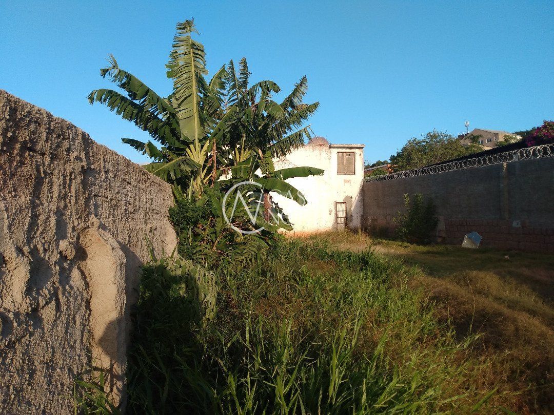 Terreno à venda  com 715m², Rua Sepe Tiaraju - Ate 828 - Lado Par no bairro Santa Tereza em Porto Alegre