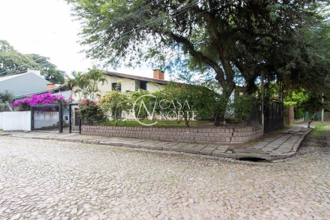 Casa à venda com 3 quartos, 180m², 1 suíte, 2 vagas, Rua Cidreira no bairro Ipanema em Porto Alegre