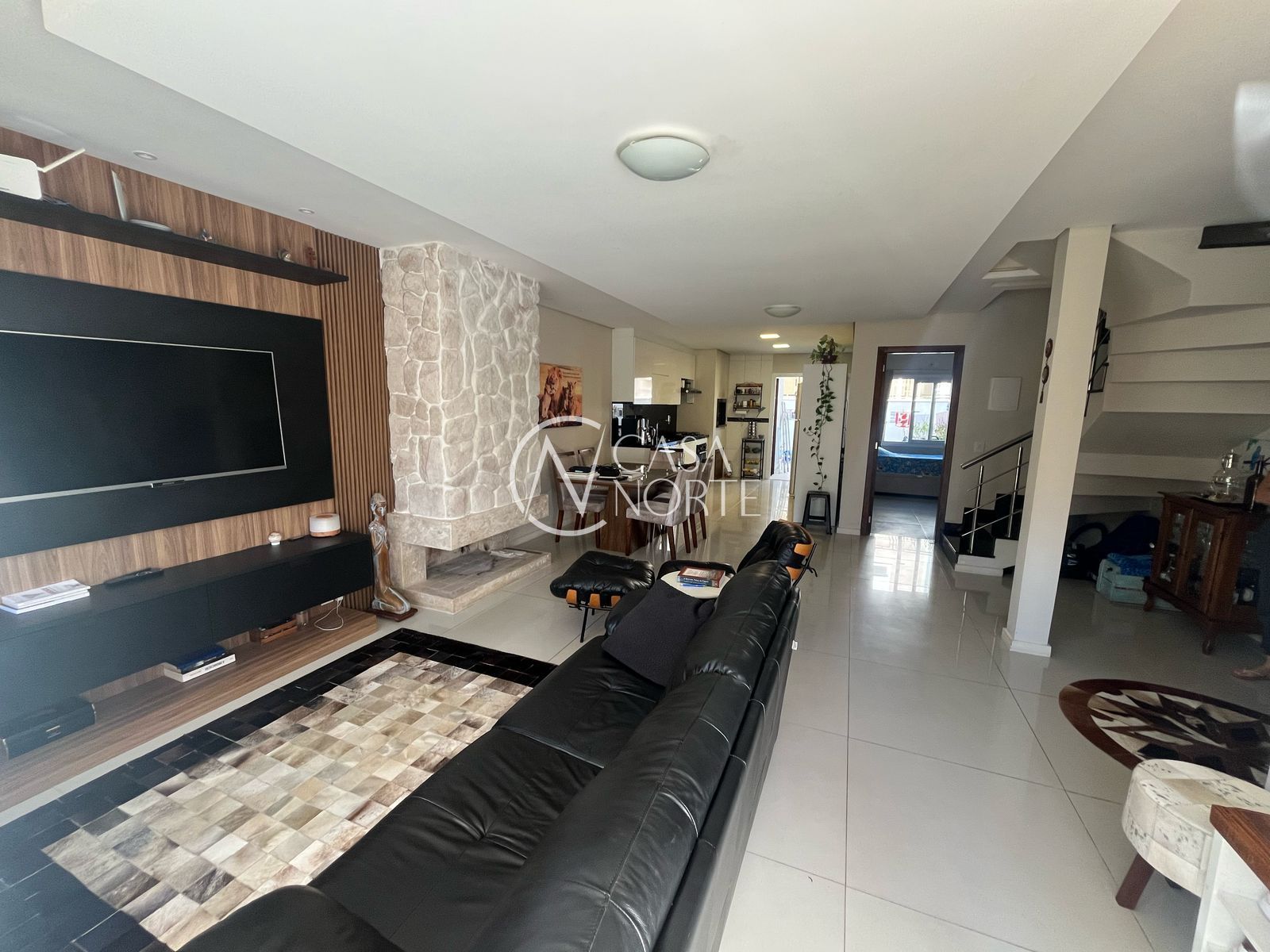 Casa à venda com 3 quartos, 146m², 2 suítes, 2 vagas, Rua Roberto Santini no bairro Hípica em Porto Alegre