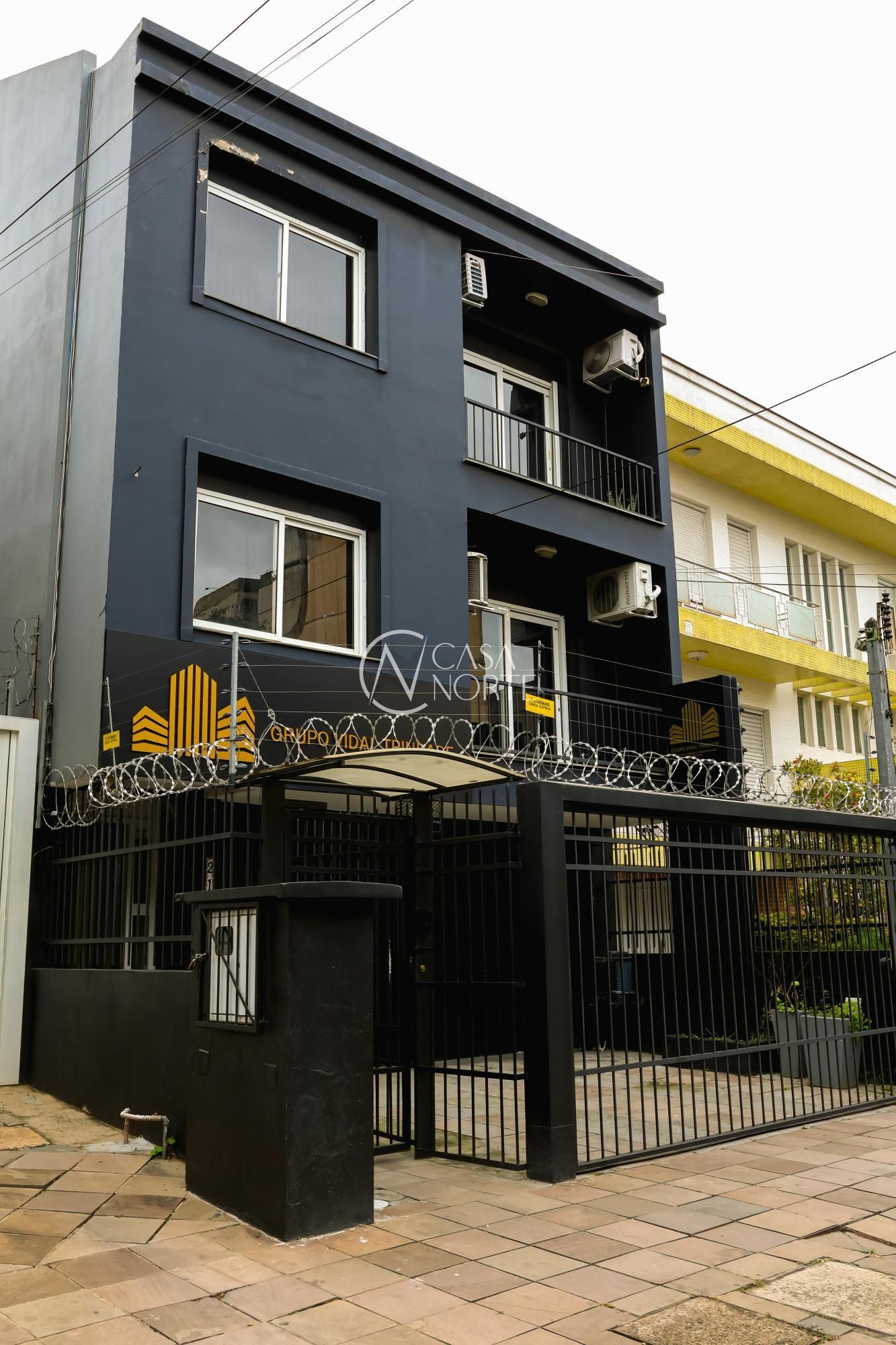Casa Comercial à venda com 4 quartos, 192m², 2 vagas, Rua General Neto no bairro Moinhos de Vento em Porto Alegre