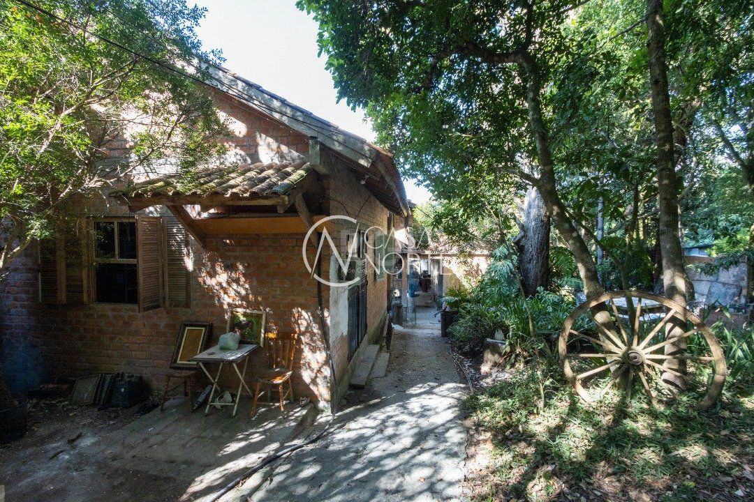 Casa à venda com 3 quartos, 200m², 4 vagas, Avenida Joaquim Martins da Silva no bairro Belém Novo em Porto Alegre