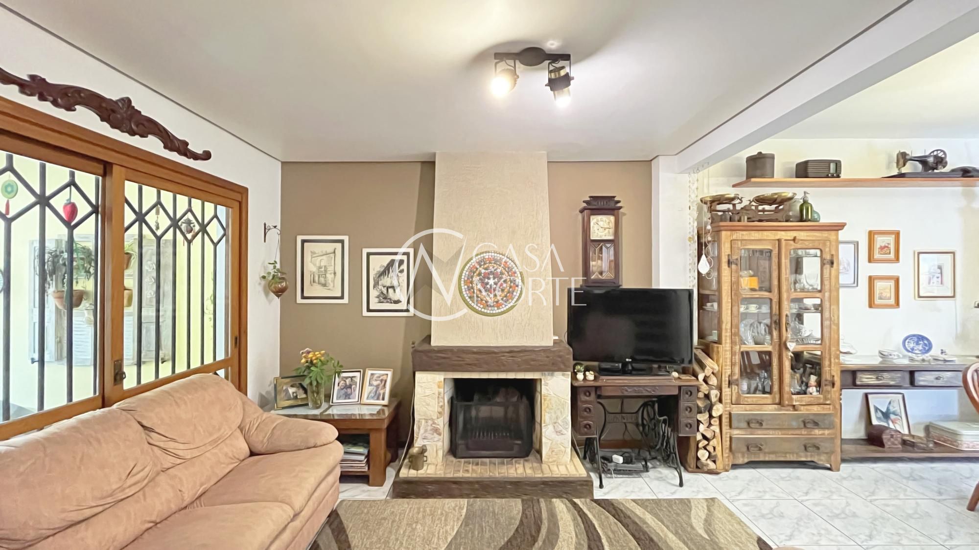 Casa de Condomínio à venda com 3 quartos, 233m², 1 suíte, 2 vagas, Avenida Eduardo Prado no bairro Cavalhada em Porto Alegre