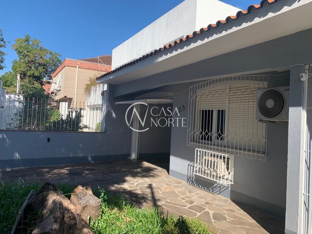 Casa à venda com 3 quartos, 315m², 1 suíte, 8 vagas, Rua Alfredo Silveira Dias no bairro Nonoai em Porto Alegre