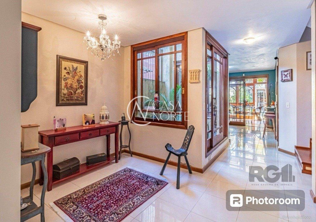 Casa à venda com 6 quartos, 248m², 1 suíte, 4 vagas, Rua Ladislau Neto no bairro Ipanema em Porto Alegre