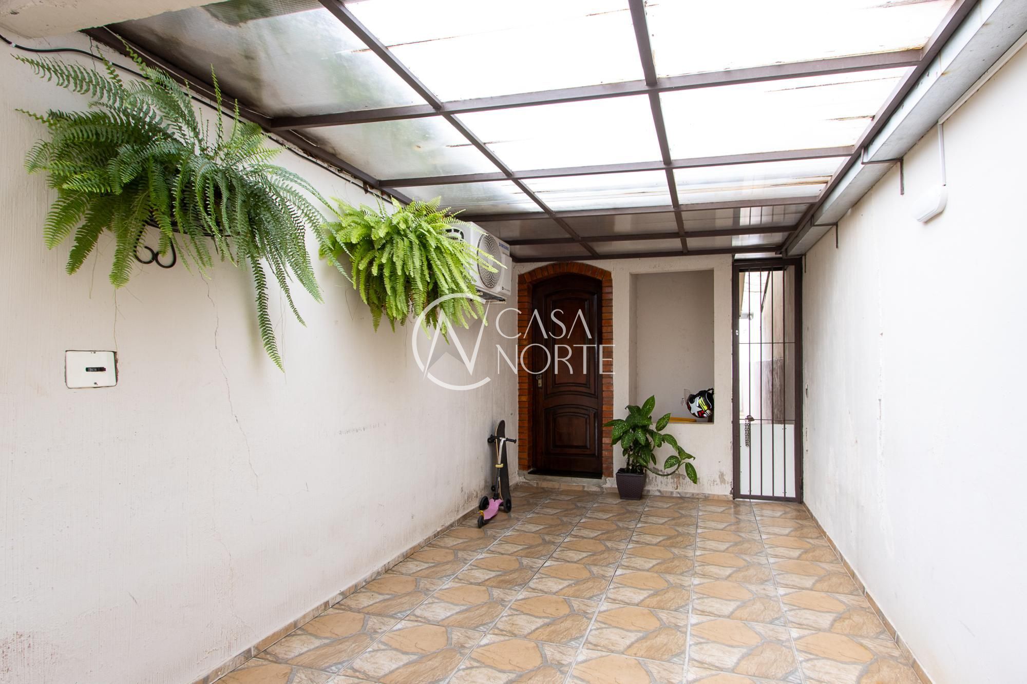 Casa à venda com 4 quartos, 200m², 2 suítes, 2 vagas, Acesso dos Lírios no bairro Santa Tereza em Porto Alegre