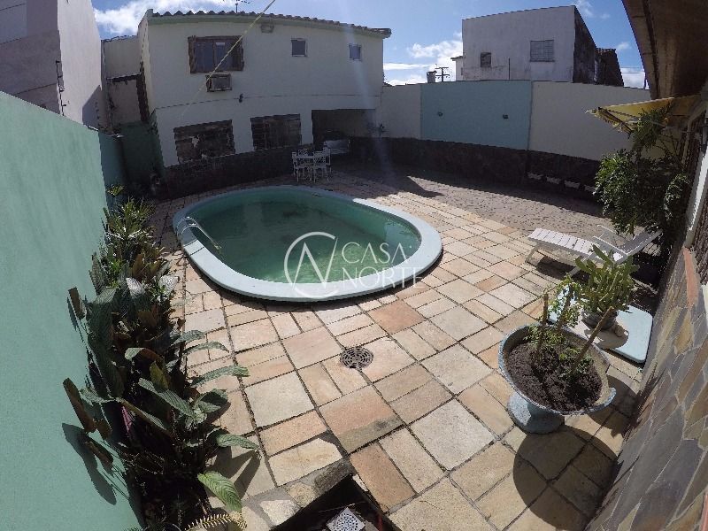 Casa à venda com 4 quartos, 95m², 2 suítes, 4 vagas, Rua Pasteur no bairro Ipanema em Porto Alegre