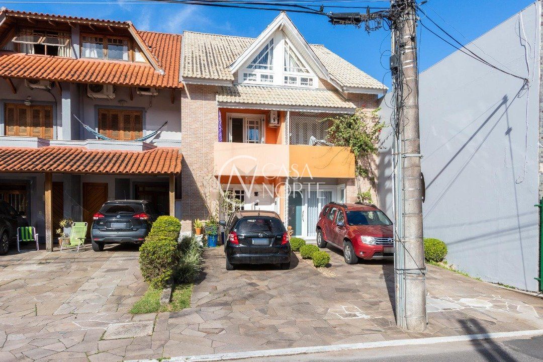 Casa de Condomínio à venda com 4 quartos, 174m², 1 suíte, 2 vagas, Avenida Juca Batista no bairro Cavalhada em Porto Alegre