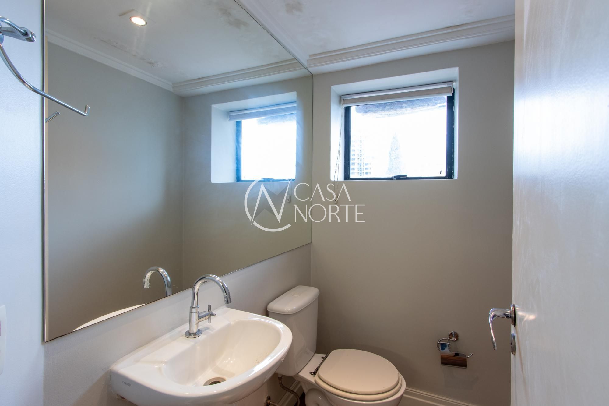 Conjunto Comercial à venda com 3 quartos, 47m², 1 vaga, Rua Luciana de Abreu no bairro Moinhos de Vento em Porto Alegre