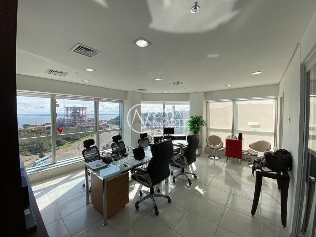 Sala Comercial à venda , 121m², 3 vagas, Avenida Diario de Noticias no bairro Cristal em Porto Alegre