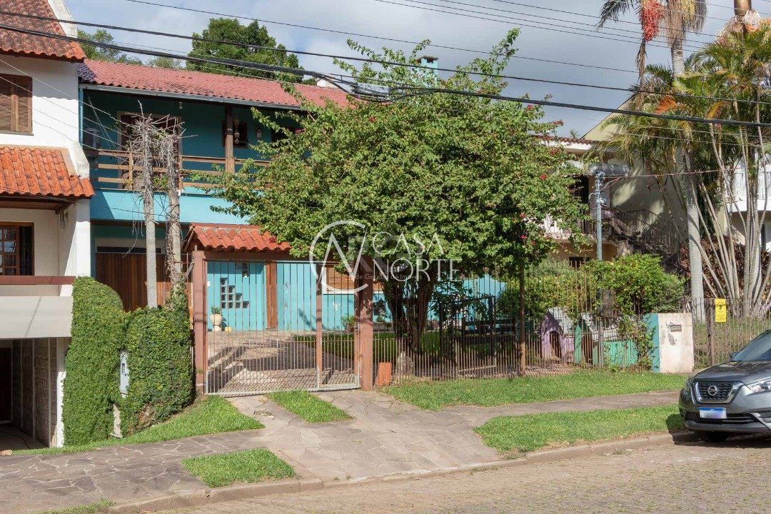 Casa à venda com 3 quartos, 246m², 1 suíte, 3 vagas, Rua Villa-Lobos no bairro Ipanema em Porto Alegre