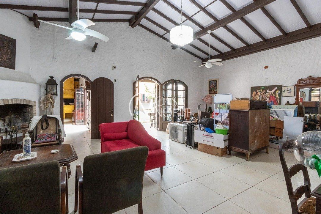 Casa à venda com 3 quartos, 380m², 1 suíte, 3 vagas, Avenida Copacabana no bairro Tristeza em Porto Alegre