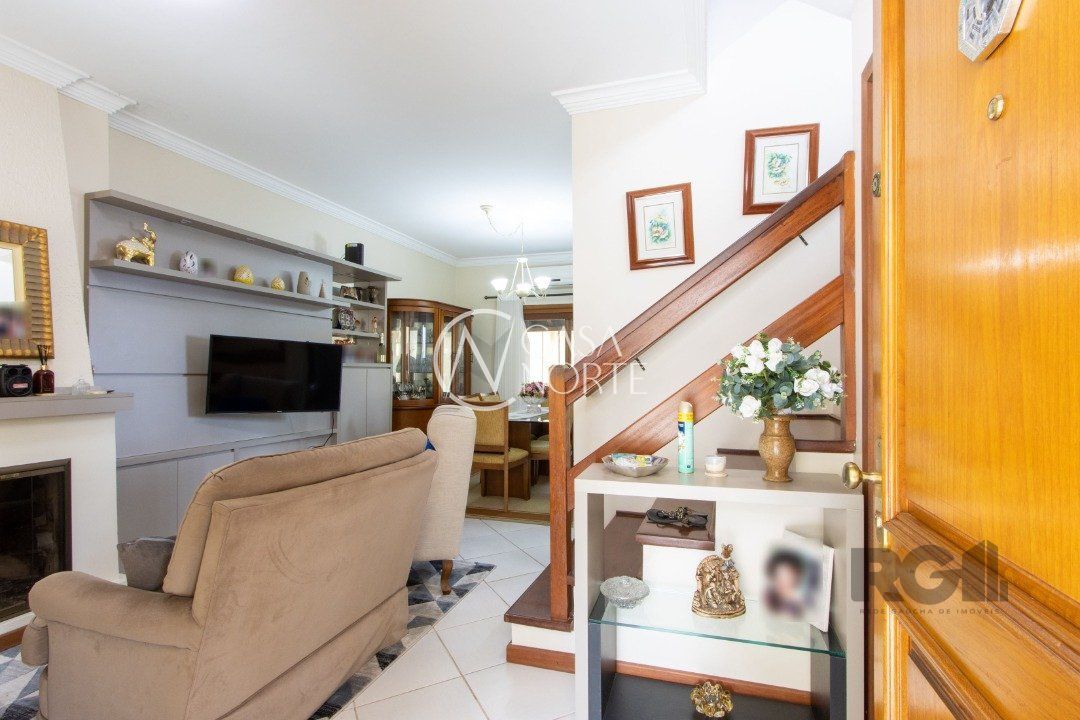 Casa de Condomínio à venda com 3 quartos, 186m², 1 suíte, 2 vagas, Avenida Eduardo Prado no bairro Cavalhada em Porto Alegre