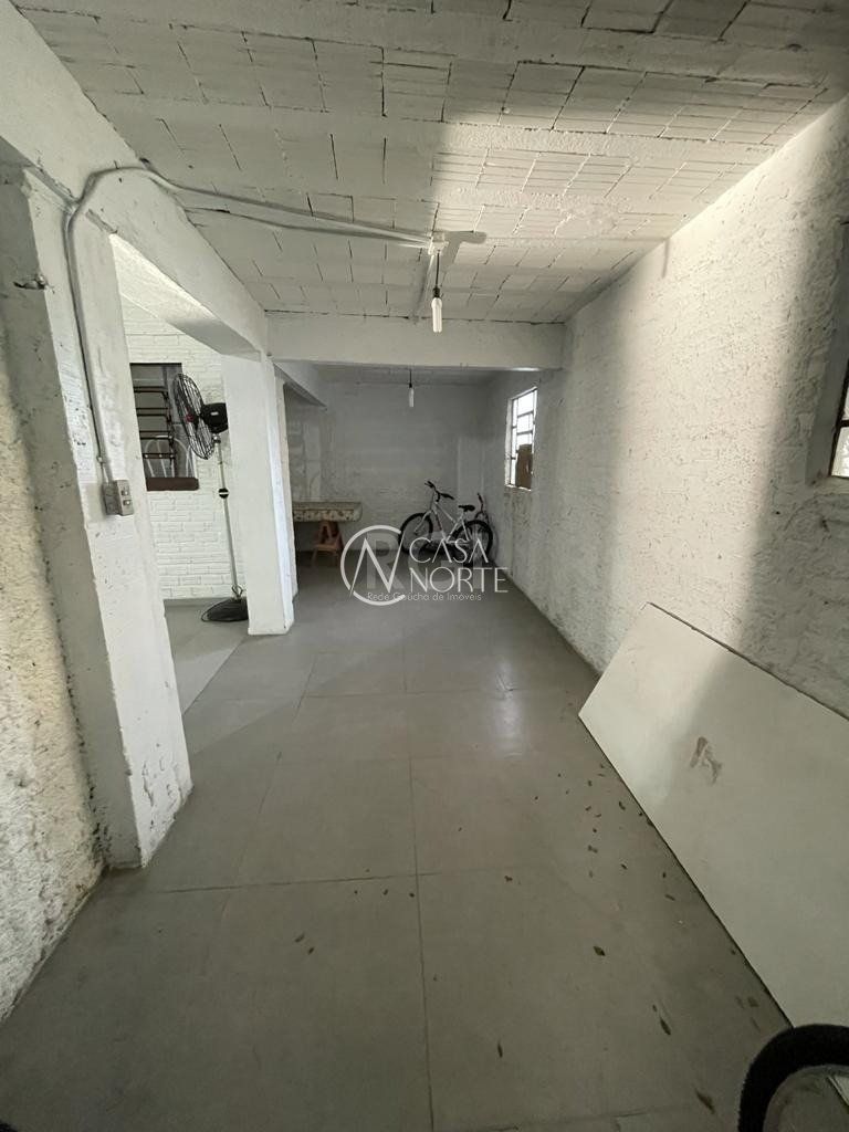 Casa à venda com 2 quartos, 594m², 6 vagas, Rua Pedro Souza no bairro Vila João Pessoa em Porto Alegre