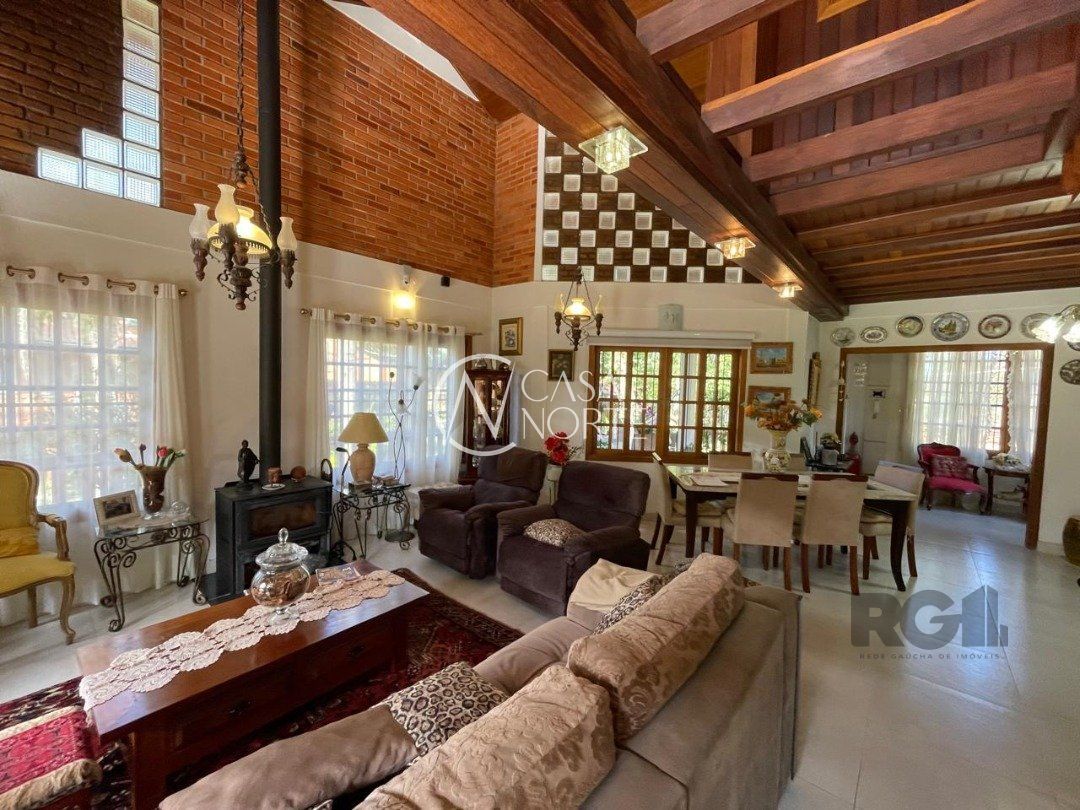 Sítio à venda com 3 quartos, 650m², 1 suíte, 4 vagas, Estrada Afonso Lourenço Mariante no bairro Lomba do Pinheiro em Porto Alegre