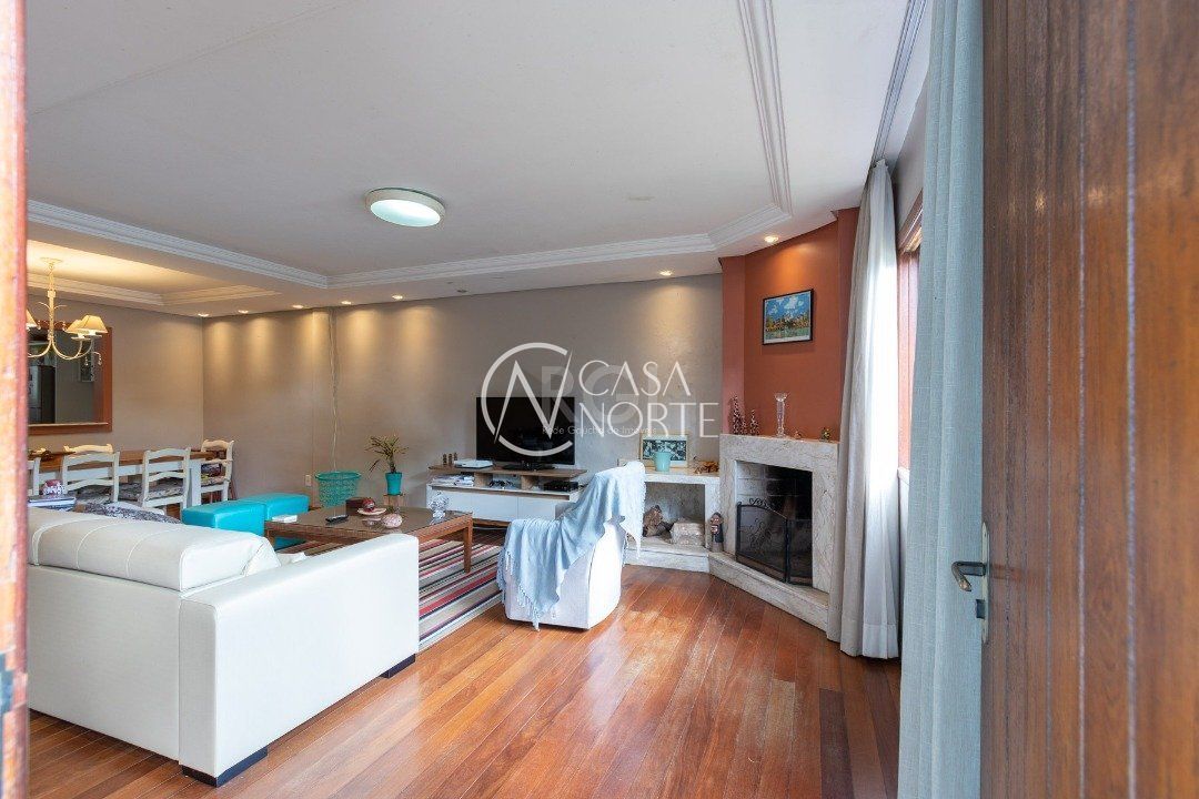 Casa à venda com 3 quartos, 246m², 1 suíte, 3 vagas, Rua Villa-Lobos no bairro Ipanema em Porto Alegre