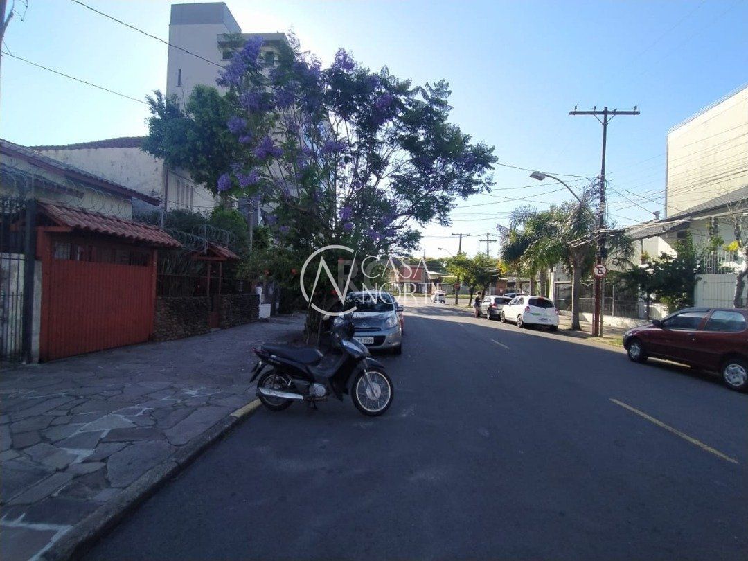Casa à venda com 3 quartos, 185m², 5 vagas, Rua Barao de Cerro Largo no bairro Menino Deus em Porto Alegre