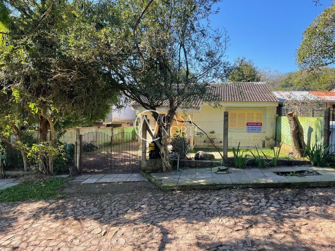 Casa à venda com 6 quartos, 200m², Rua Hygino Russi Lima no bairro Ponta Grossa em Porto Alegre