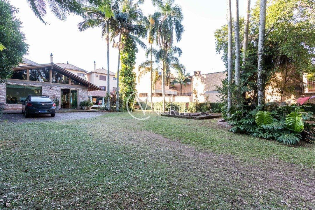 Casa à venda com 4 quartos, 292m², 2 suítes, 3 vagas, Rua Doutor Armando Barbedo no bairro Tristeza em Porto Alegre