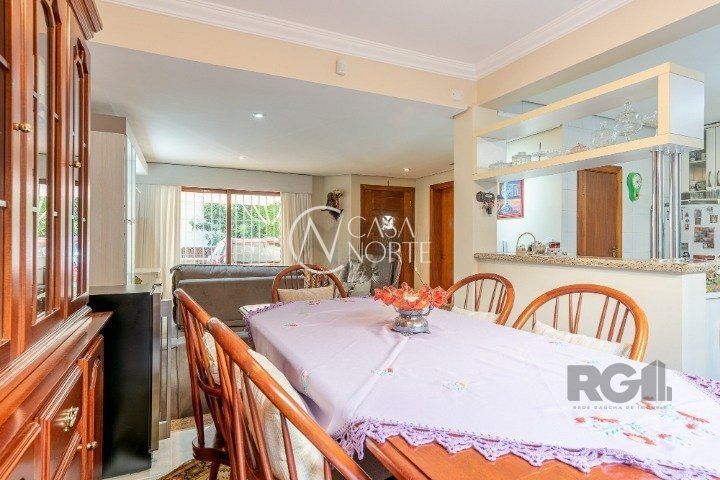 Casa de Condomínio à venda com 3 quartos, 250m², 1 suíte, 2 vagas, Rua Landel de Moura no bairro Tristeza em Porto Alegre